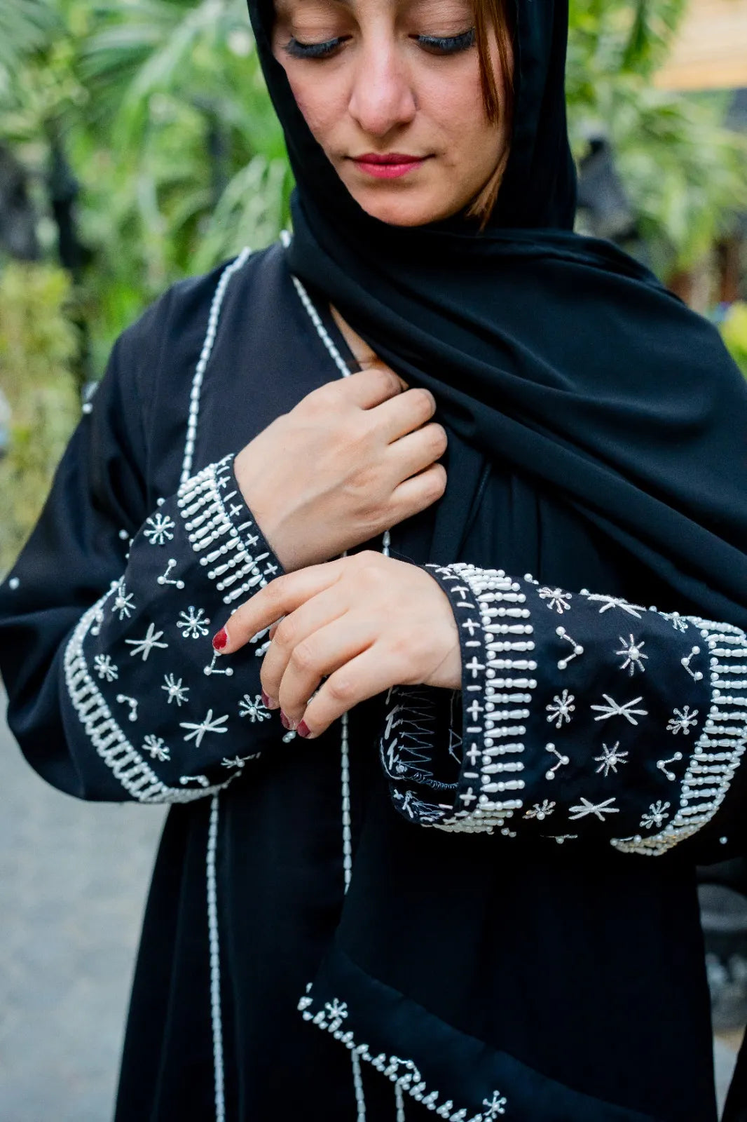 Bareeq Al-Aroos Handmade Bridal Abaya by Uroosa Vayani
