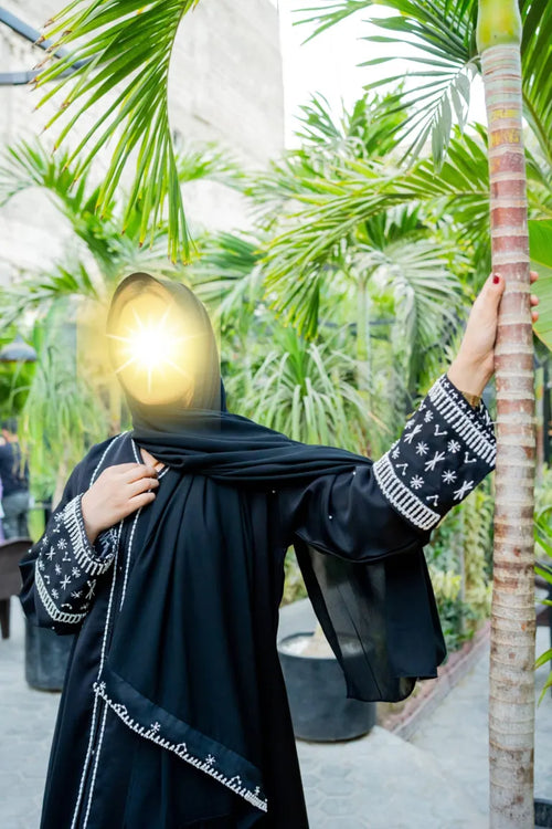 Bareeq Al-Aroos Handmade Bridal Abaya by Uroosa Vayani