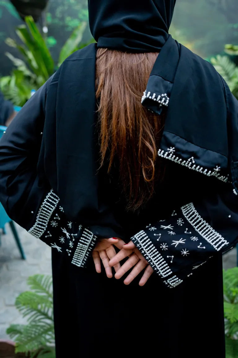 Bareeq Al-Aroos Handmade Bridal Abaya by Uroosa Vayani