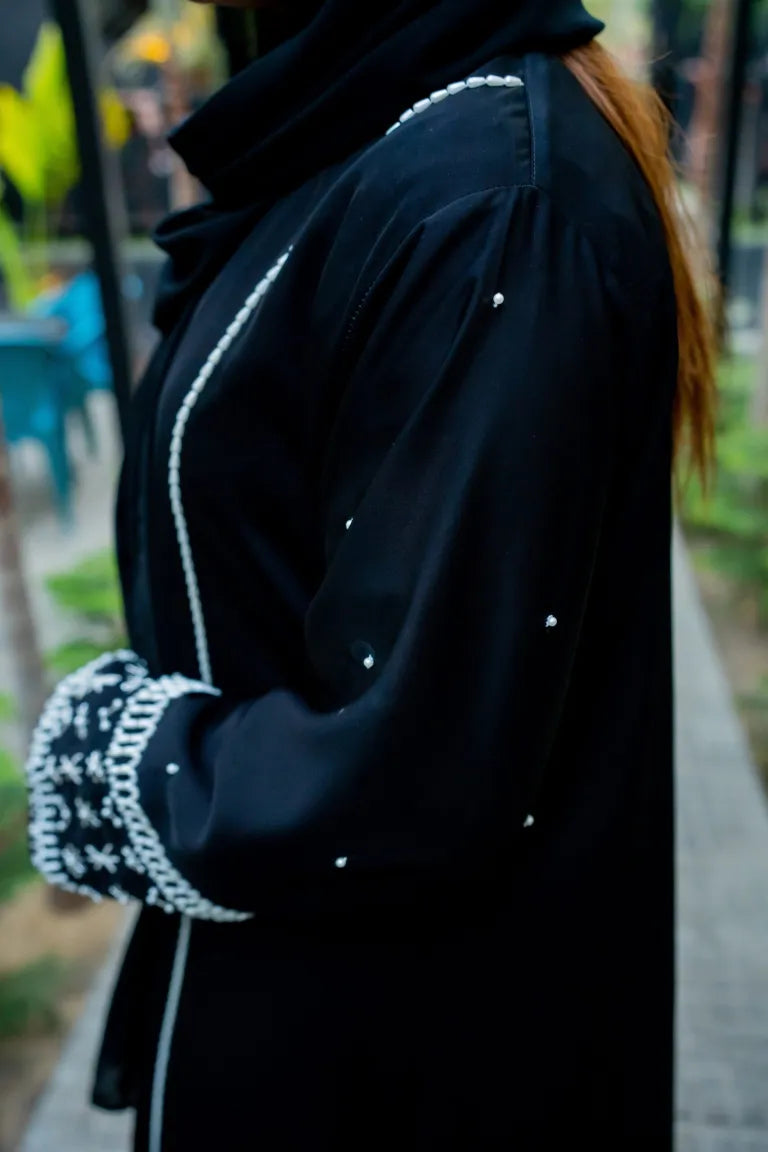 Bareeq Al-Aroos Handmade Bridal Abaya by Uroosa Vayani