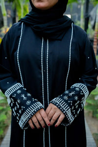 Bareeq Al-Aroos Handmade Bridal Abaya by Uroosa Vayani